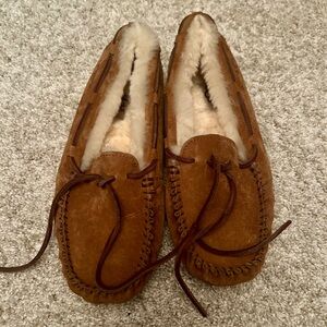 Very good used condition, Ugg slipper shoes, size 6